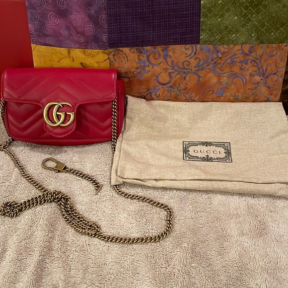 Gucci GG Marmont matelassé Leather Super Mini Bag